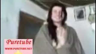 مراهقة في المكتب التحقيق