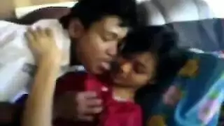 حبيبة عسكرية تبتلع المني في شريط جنسي صريح