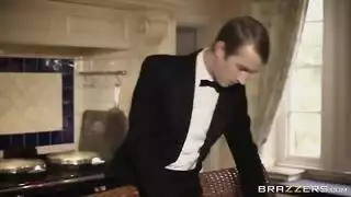 كسيان مشتعلان: حراك ثلاثي مع خادمة وزوجة جامحة