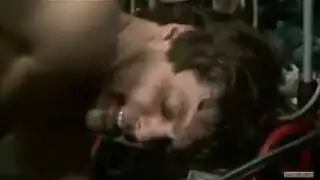 رفيقا الصالة يمارسان الجنس الفموي والجماع بعد ساعات العمل