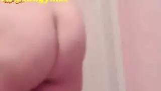 شرموطة من شبرا تتعرض لتدمير فتحاتها بقضيب كبير