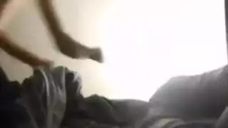 سمراء مثيرة تخلع ملابسها وتمارس جنس مثلية صارم مع زميلتها في السكن