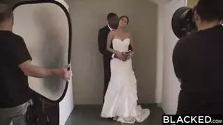 عروس خجولة تختنق بالقضيب الأسود السمين في فيلم إباحي