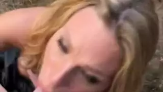 ملياردير يملأ فمها بالسائل المنوي