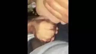 حظ المبتدئين: عروس مغربية ساخنة تحاول مص القضيب لأول مرة