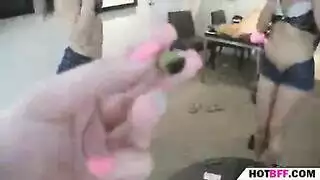 خيال شرجي لمراهقة: جنس خلفي بوضعية الكلب