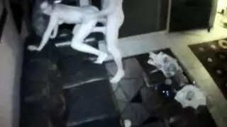 جارة مثيرة تتعرض لثنائي من النساء ذوات الخبرة