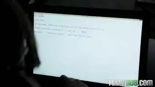 شاب يواسي اخته المطلقة