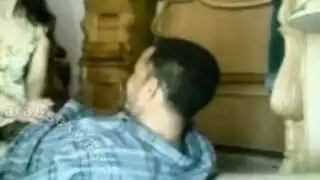 بورن في المستودع: عامل مصري متعرق يأخذ دوره مع شرموطة المكتب