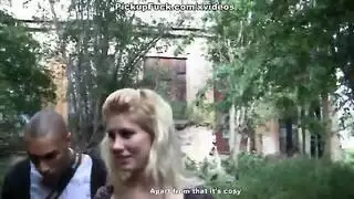 شباب صغار يمارسون الجنس الفموي مع قضيب ضخم في مقطع إباحي عنيف