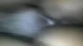 البن ينام علا السرير بقرب امه