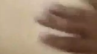 نيك عائلي: فتاة مغربية يغمر فرجها بسائل قريبها المنوي