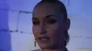 مكرسة للفموي على رأس القضيب: حركة عميقة الحلق