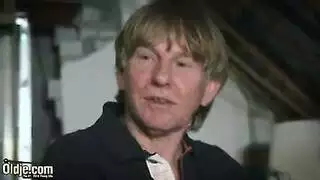 الفتاة المراهقة الجذابة تُضاجع بعنف من قبل مسن منحرف