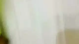 مجبر على المشاهدة: أنثى مثيرة تريه حلوات بيت دعارة في إباحية عنيفة