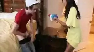 عاهرة متزوجة تصور علاقتها المثيرة مشاهد قضيب كبير