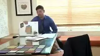 شباب ناعمون يمصون القضيب ويأخذونه في الطيز