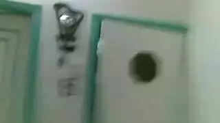 عاهرات محجبات في بيت دعارة يطلبن نقوداً مقابل القذف داخلهن