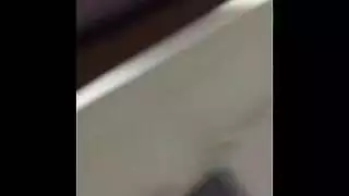 فتاة شقراء تتعرض لجنس فموي بقضيب أسود كبير مع إنهاء زيتي