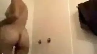 أسود على شقراء: مشاهد إباحية روسية خام