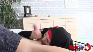 طفلة مربوطة بالحديد وتتناك