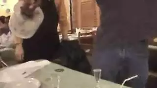 بنت بتعرض