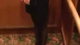 تلبس الملابس الداخليه بالحمام وتاخد المال