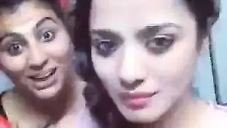 وليمة فرج سحاقية: أنين عالي وهزات جسدية مكثفة