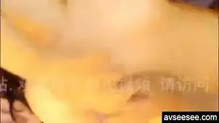 ربة منزل سوداء قرنية تأخذ قضيبًا صعبًا في كل وضعية