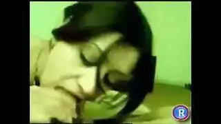 هندي يركب محجبه