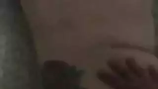 في سن المراهقة الآسيوية مع بيكيني وأزياء مثير يمسح من قبل مذهل