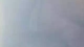 امرأة ناضجة ممارسة الجنس مع رجل أصغر سنا وشخص آخر