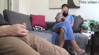 سكسي رومنسي على الاريكة وزجة شقية