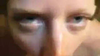 دمية جنس مراهقة تُثقب بقضيب عملاق، تئن خلال هزة الجماع