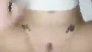 مراهقة صغيرة الحجم تمارس الجنس العنيف مع شاب محلي في فيديو إباحي صريح