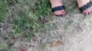 عاهرة الجبهة العربية مع أصابع القدم والكعب مثير للإعجاب