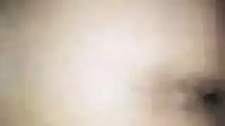 سمراء ساخنة تمص وتضاجع عازف كمان في فيلم إباحي مكثف على الأريكة