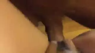 يدخل زبه في طيبها بالغلط