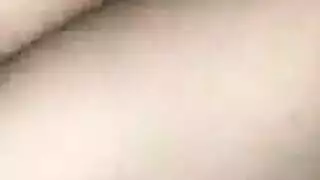 صديقتان تتبادلان لحس الفرج والجماع بالقضيب الصناعي