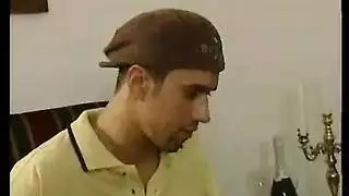 كسر فتاة مراهقة طازجة في إباحية