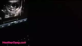 شاب يلطخ وجهها بالمني في أول ظهور إباحي