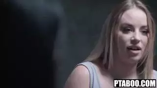 جنس جماعي عنيف: كينا جيمس، ريغان فوكس وآنا كلير تأخذان زبوراً ضخمة