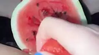 إباحية مراهقة صريحة: مضاعفة هزات الجماع في فرجها الضيق