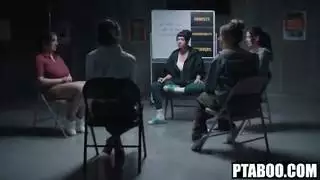 مثلية جنسية ثلاثية: سارة أرابيك وليتل بوك تشاركان قضيبًا صلبًا